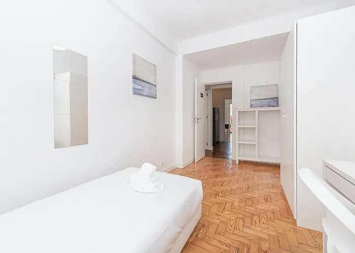 Houze Spacious Near Marques De Pombal アパート